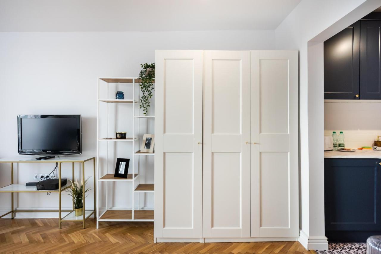 Metro Dworzec Gdanski Elegant Studio Apartamento Varsóvia Exterior foto