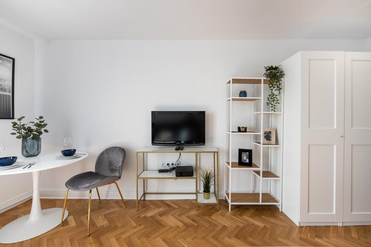 Metro Dworzec Gdanski Elegant Studio Apartamento Varsóvia Exterior foto